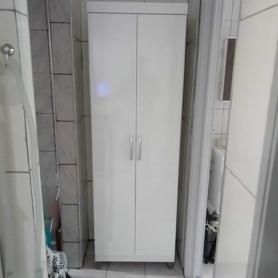 Guarda-roupa de portas de correr montado pela Freitas Montador